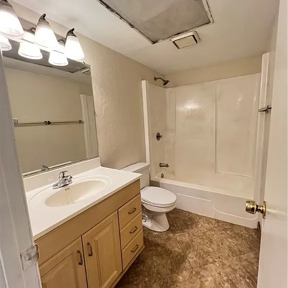 1825 Oak Ln — Photo 7