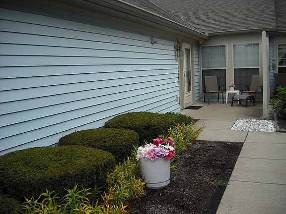 2nd image of 94 Oak Creek Pl