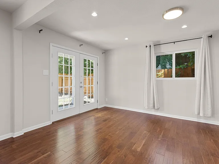 501 Arbor Ln — Photo 25