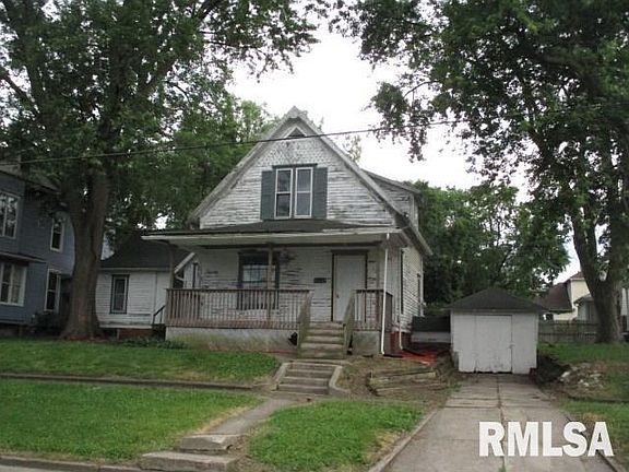 3rd image of 172 W 1st St