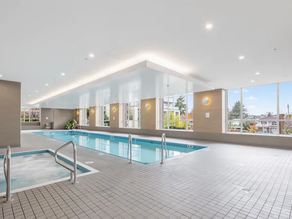 5665 Boundary Rd #320, Vancouver, BC V5R 0E4