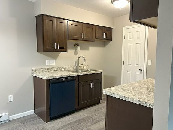 4th image of 1401 Brooke Park Dr