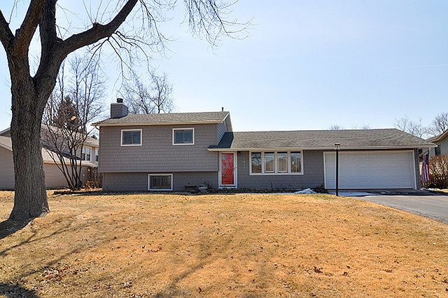1st image of 27W025 Parkway Dr