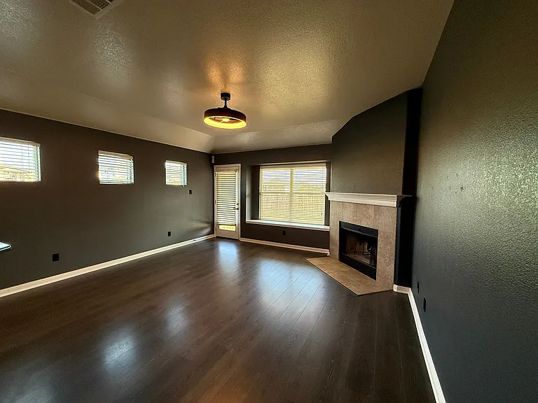 405 W Vega Ln — Photo 2