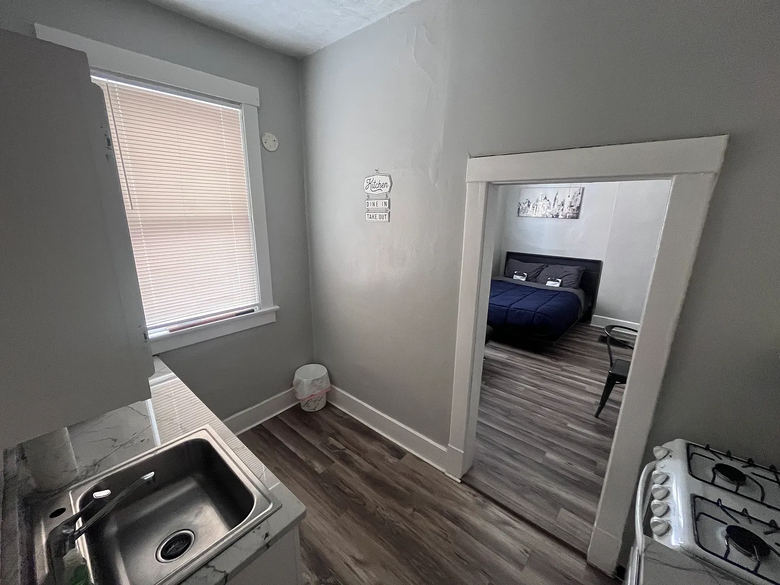Studio, 500 sqft, $1,250 — Photo 3
