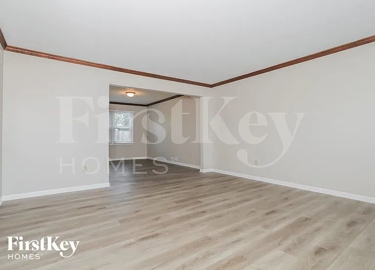 8635 Coran Dr — Photo 4
