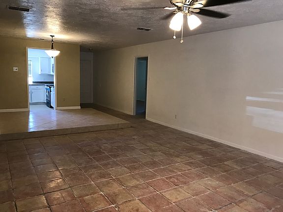 4th image of 2715 E Birchdale Dr