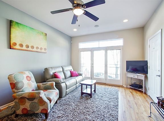 2nd image of 934 N Wood St #1