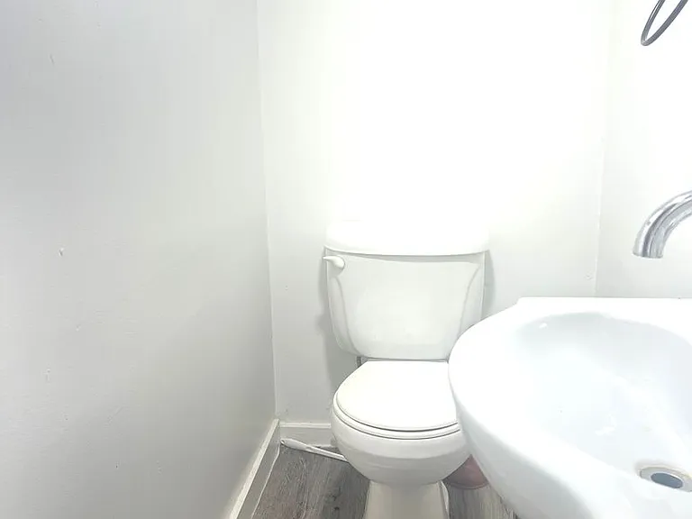 322 E Walnut St — Photo 15