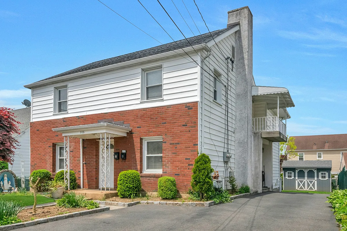 Building Photo - 105 Woodside Ave #2