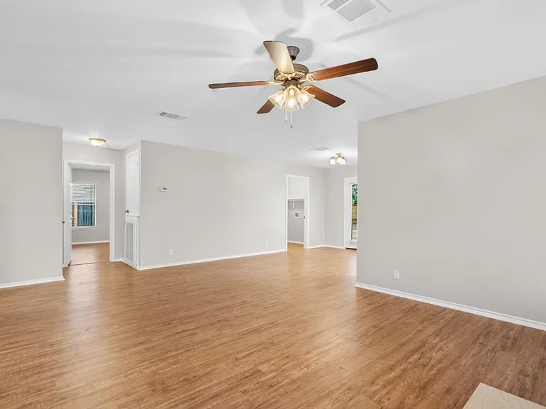 905 Lodosa Dr — Photo 9