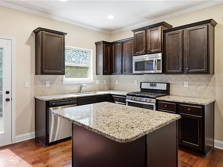 1268 Mitford Ln — Photo 11