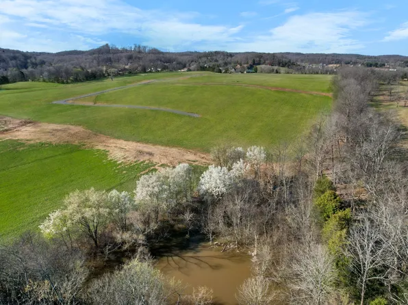 755 Harvey Pvt Ln, Cottontown, TN 37048