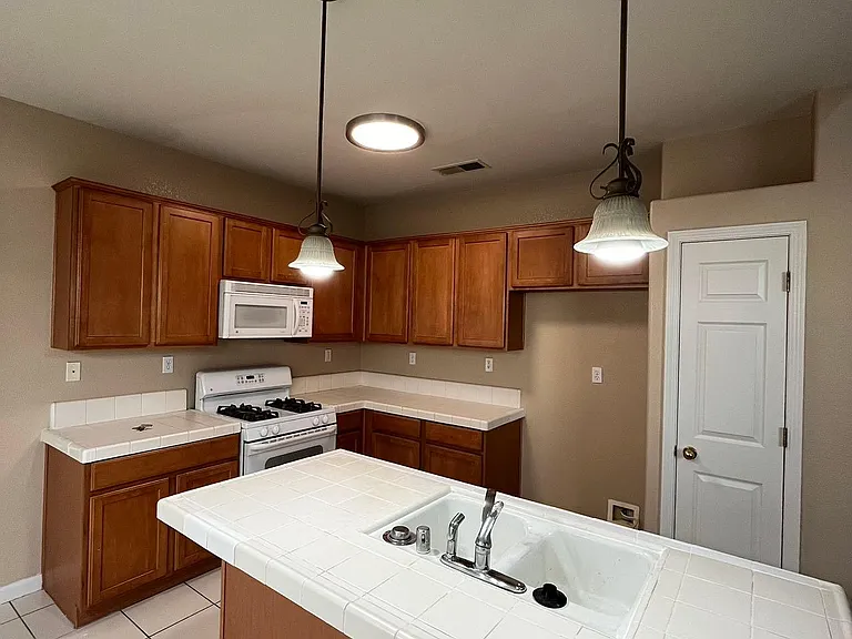 8193 Shay Cir — Photo 3