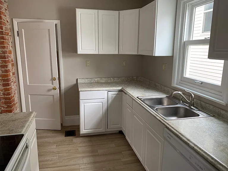 3515 Dewey Ave — Photo 6