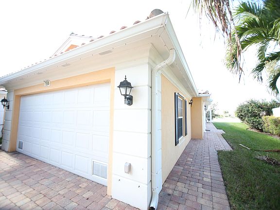 2nd image of 7558 Rozzini Ln