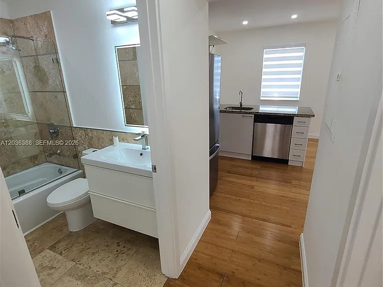 825 Michigan Ave #3 — Photo 40