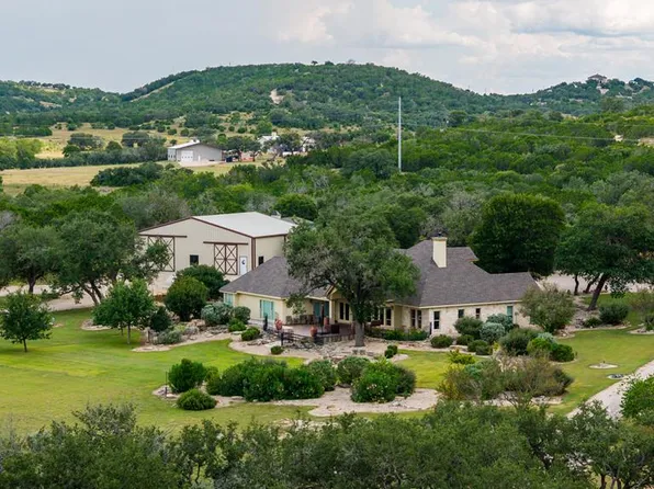 1320 Pass Creek Rd, Kerrville, TX 78028