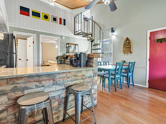 3rd image of 251 Driftwood Ln