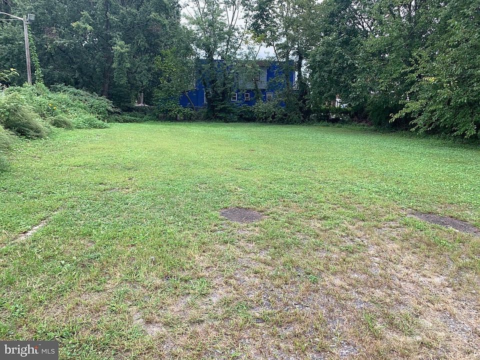1st image of 800 W Maple Ave