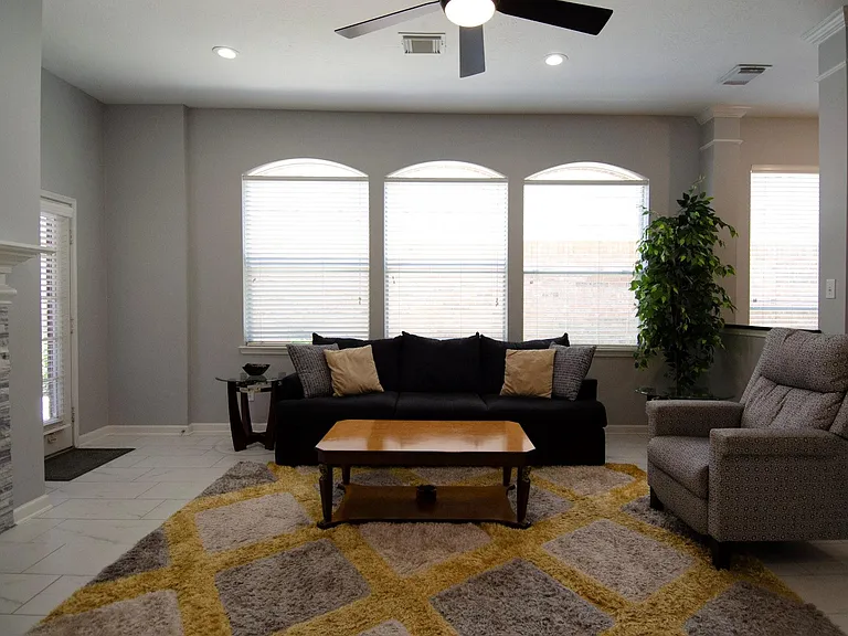 1211 Campton Ct — Photo 10