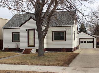 613 S 11th St, Aberdeen, SD 57401