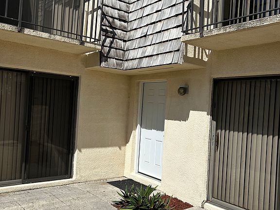 2nd image of 386 Lake Arbor Dr