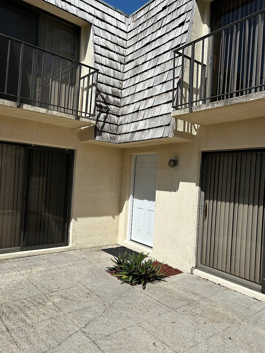 Building Photo - 386 Lake Arbor Dr