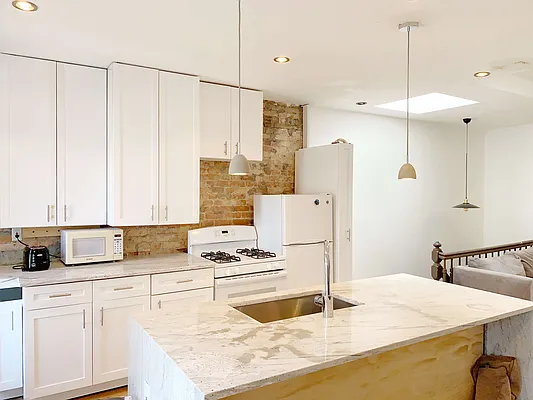 Rented by Compass | media 20