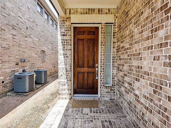 4th image of 3206 Holly Crossing Dr