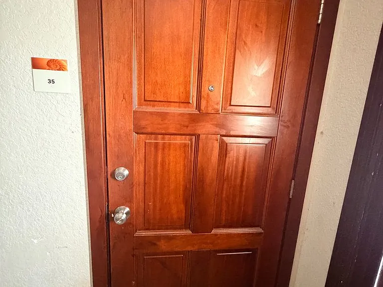Bellagio Apartments — Photo 32
