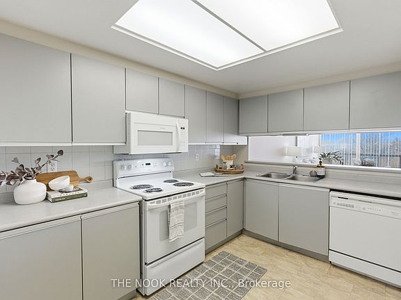 5th image of 712 Rossland Rd E #608