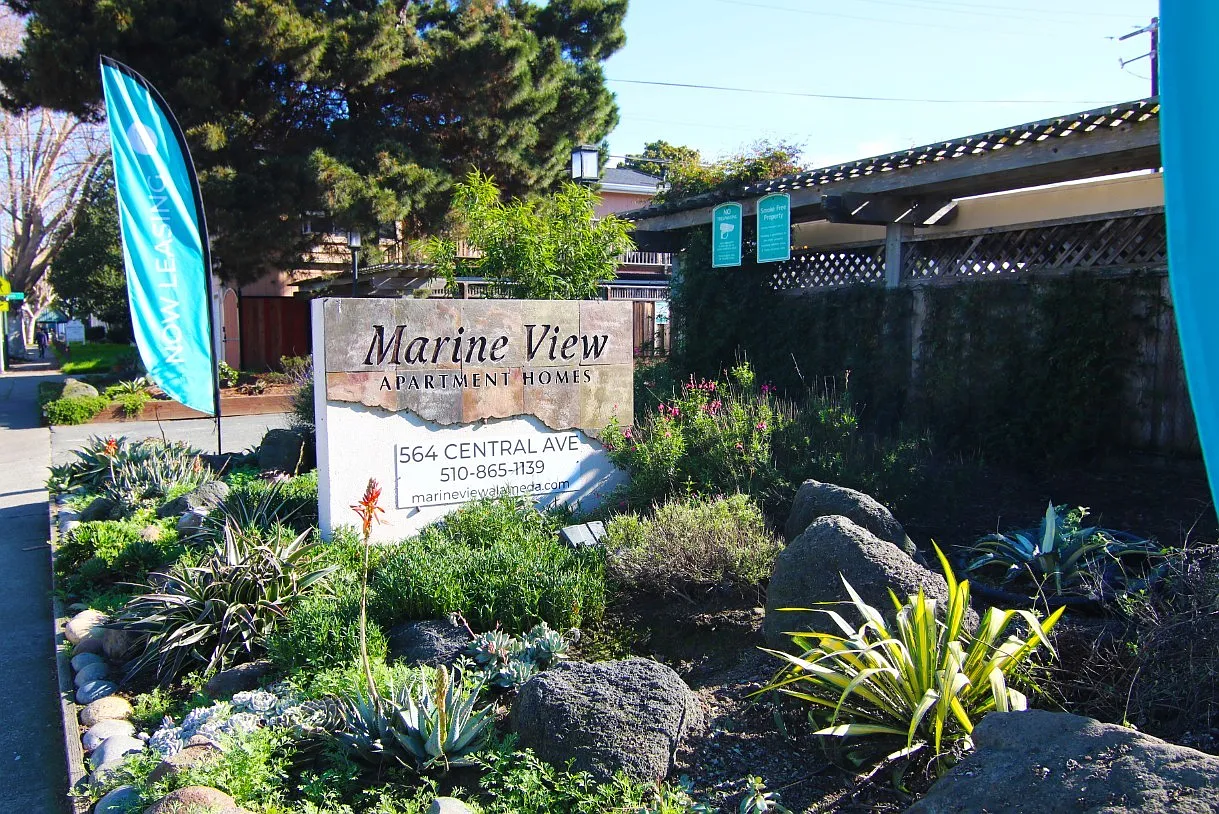 Marine View Apartments — Photo 1
