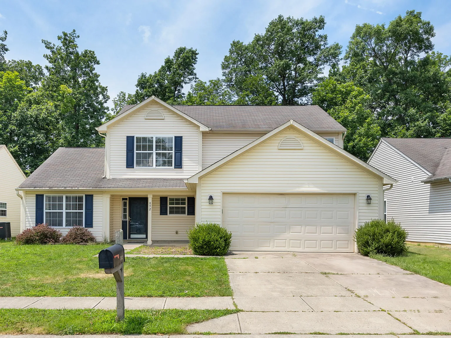 4 bed, 2.5 bath, 3504 sqft, $2,350 — Photo 2