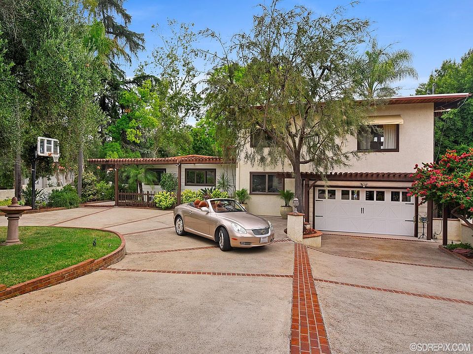 1st image of 4375 Woodland Dr
