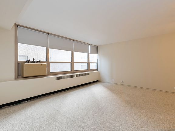 3rd image of 3950 N Lake Shore Dr APT 209