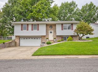 1104 Briarwood Dr, Bethalto, IL 62010
