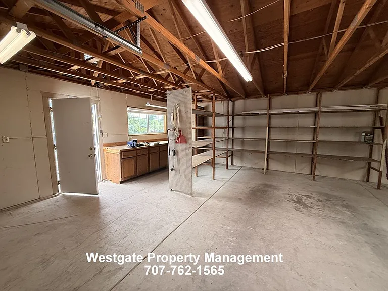 965 Eastman Ln — Photo 22