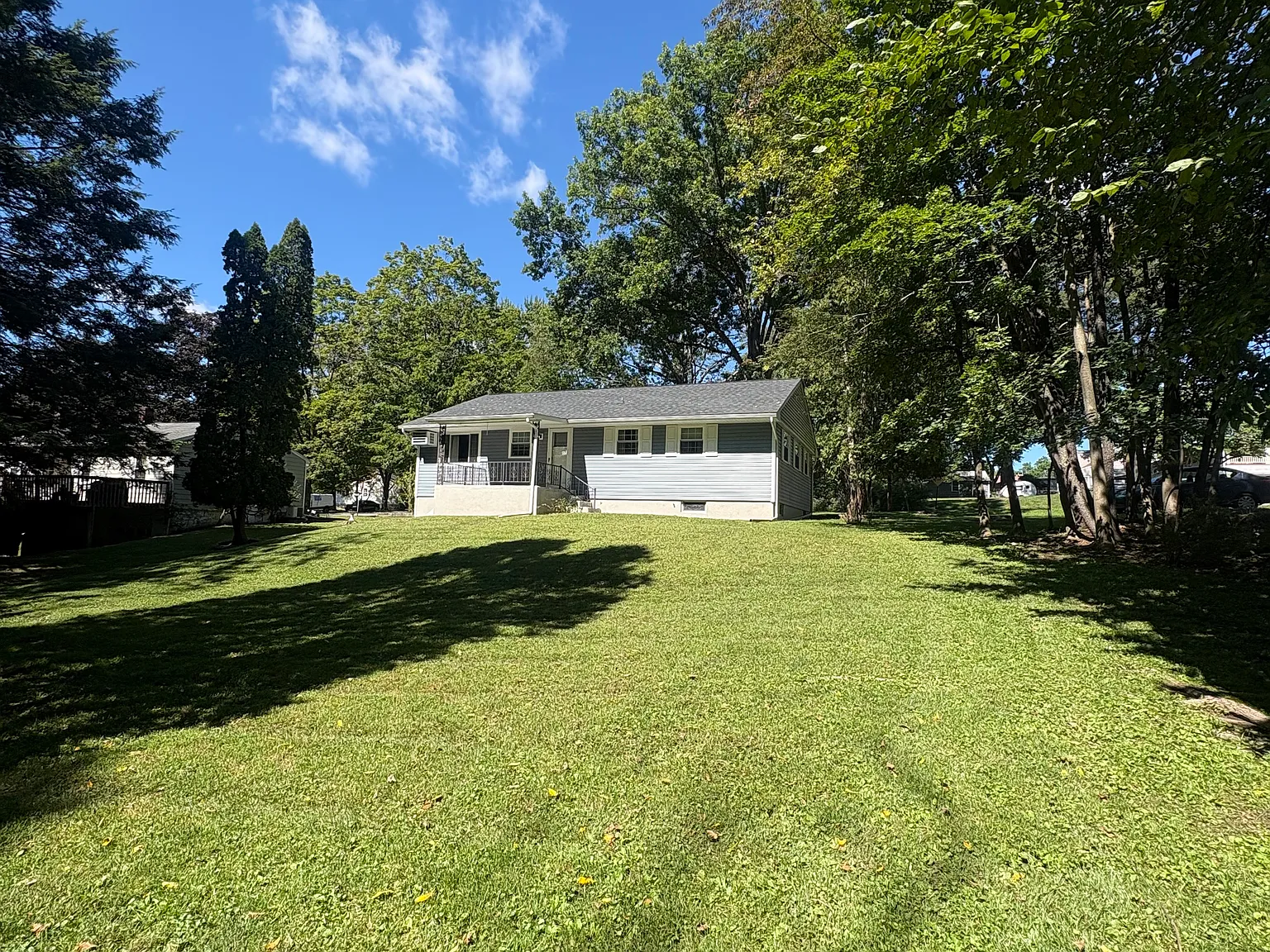 3 bed, 1100 sqft, $2,200 — Photo 2