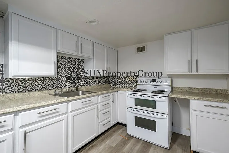 Great Mother-In-Law Unit in Magna Location! — Photo 2