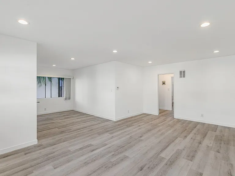 1122 S. Shenandoah St. — Photo 2