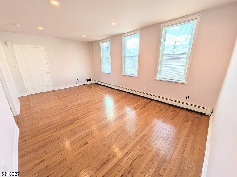 239 Union Blvd — Photo 11
