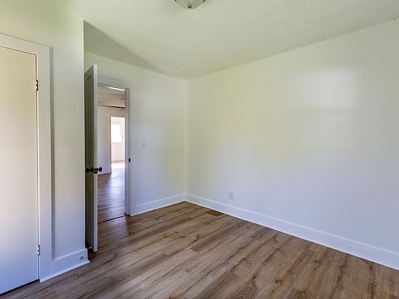 4th image of 405 E Plymouth Ave