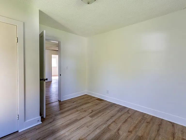 405 E Plymouth Ave — Photo 4