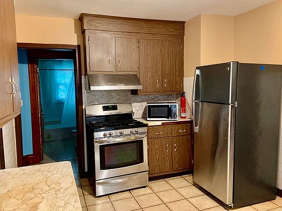 2nd image of 87 Willow St #2