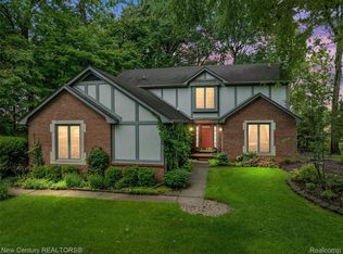 1524 Waverly Dr, Troy, MI