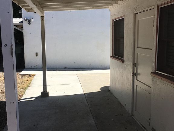 3rd image of 1489 1/2 E Elizabeth St