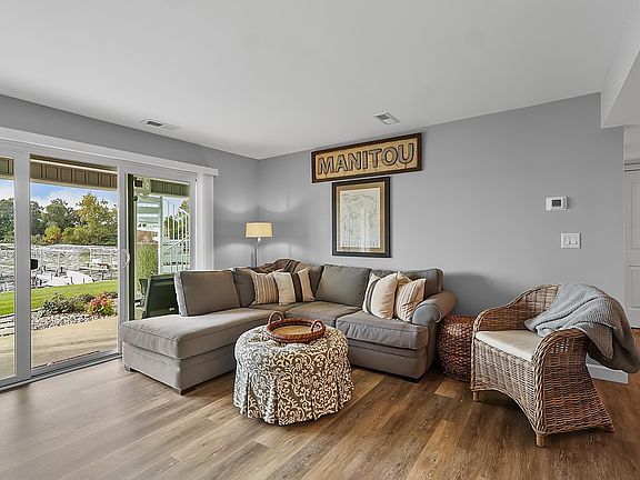 4th image of 1725 Colonial Dr APT 6