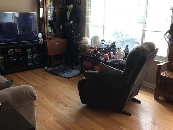 5th image of 28633 Relda Dr