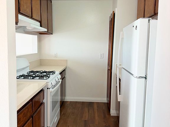 5th image of 4953 Barstow St #7